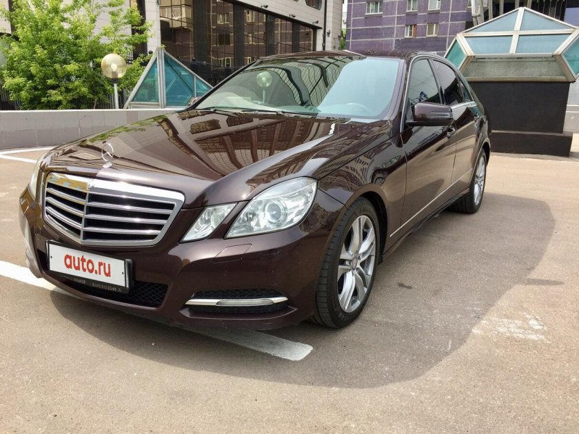 Mercedes Benz e350 w212 коричневая