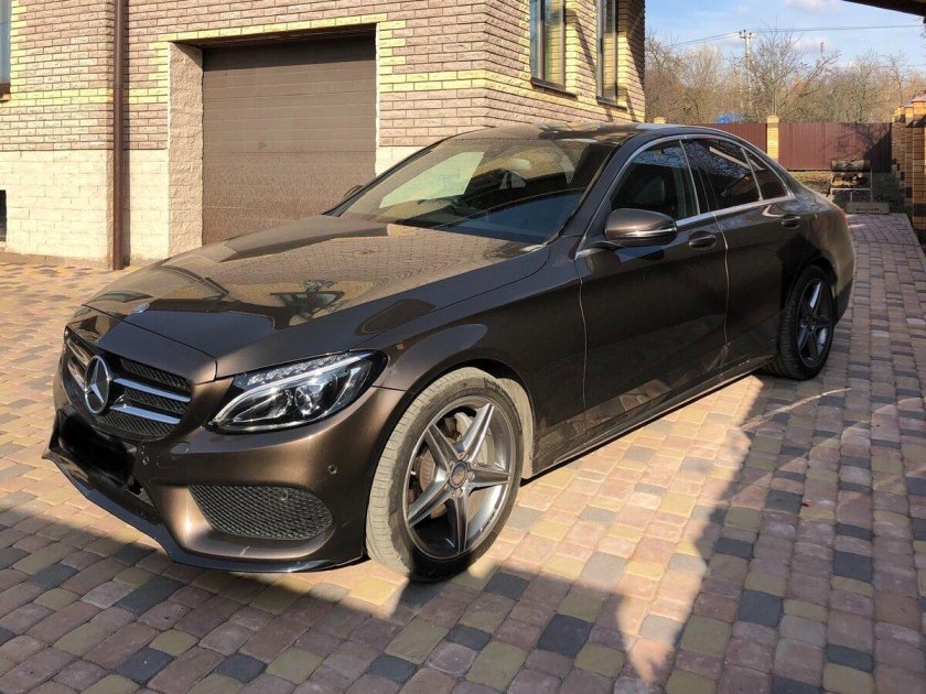 Коричневый Мерседес w205