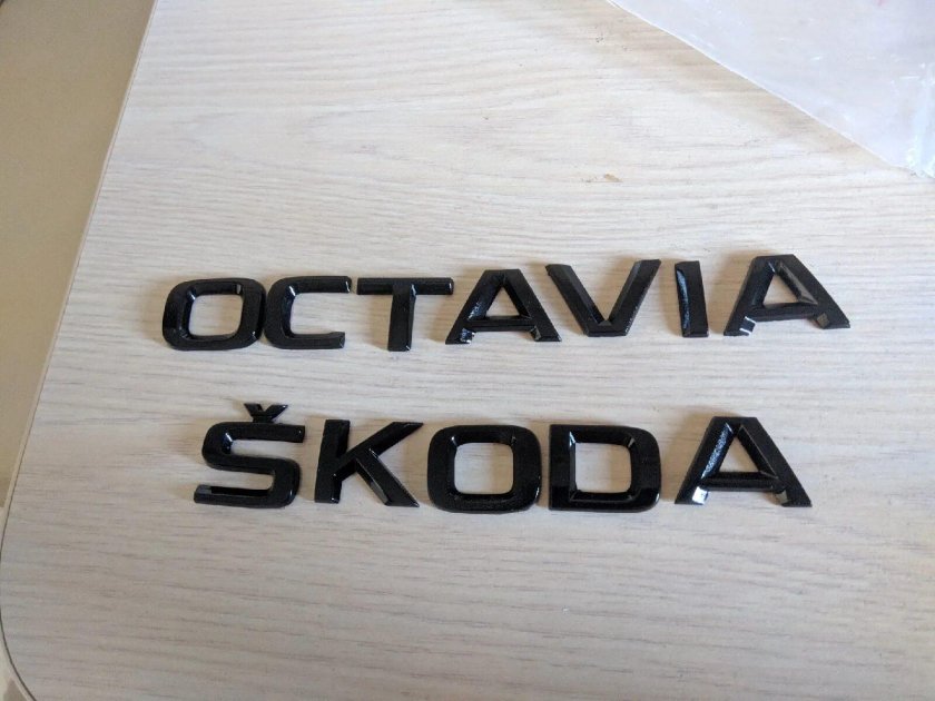 Черные шильдики Шкода Октавия а5