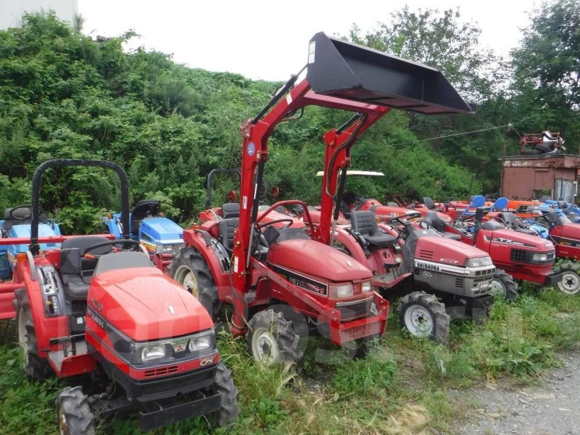 Трактор 300лс с реверсивным управлением