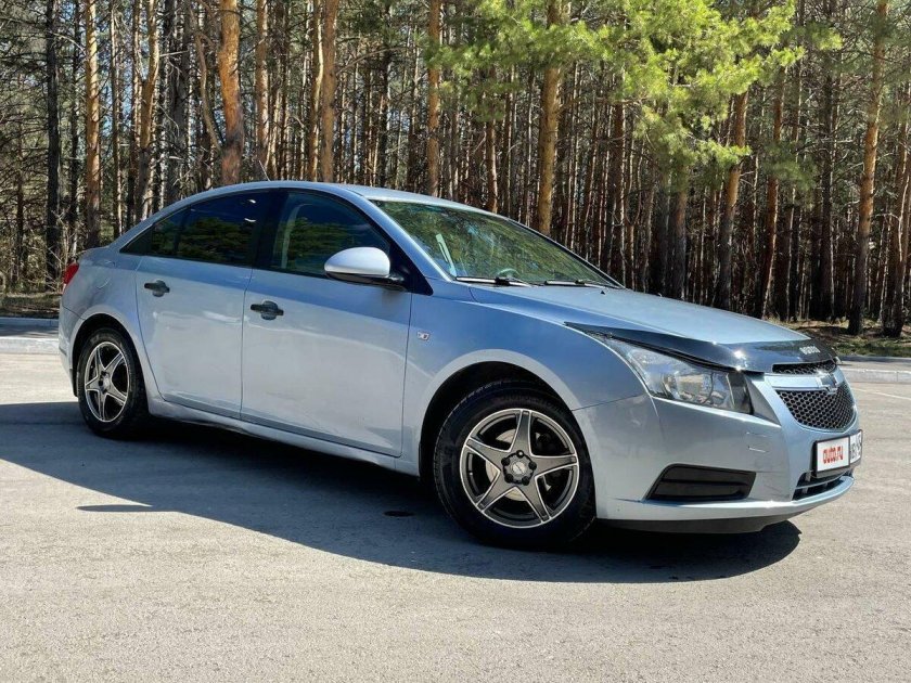 Шевроле Круз серый