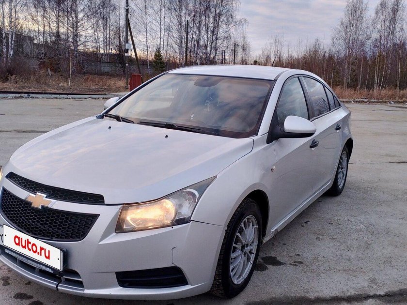 Серый шевроле круз