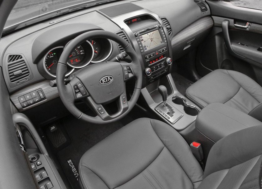 Kia Sorento 2011 салон