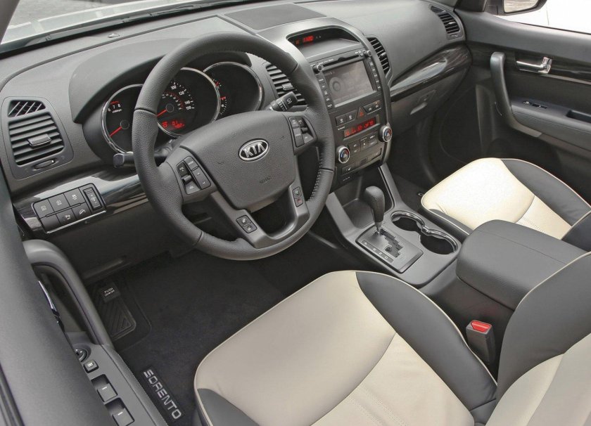 Kia Sorento 2011 салон