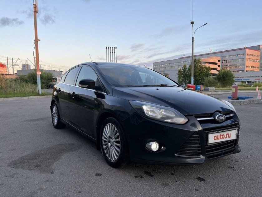 Ford Focus 3 хэтчбек черный