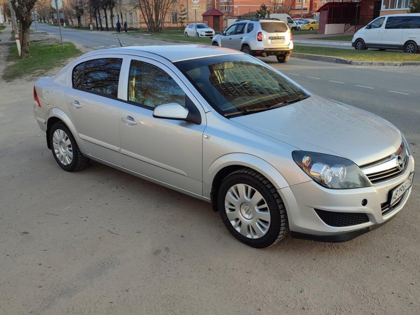Опель серебристый