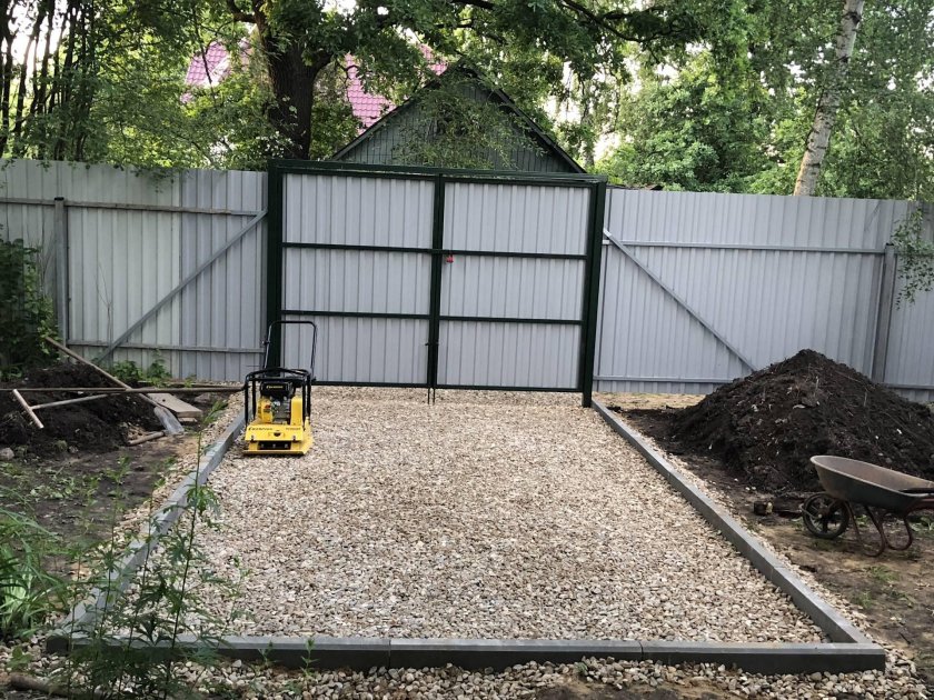 Площадка под машину на даче