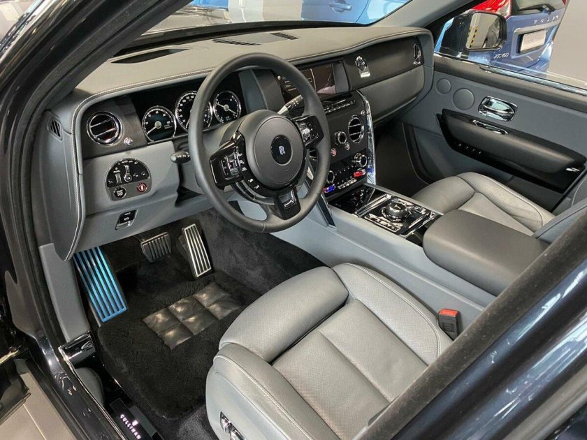 RR Cullinan серый салон