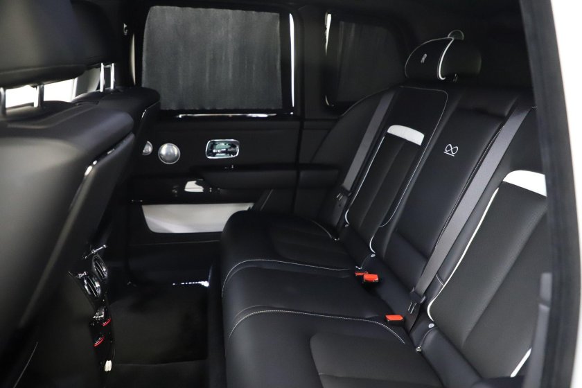 Роллс Ройс Куллинан Блэк бейдж салон