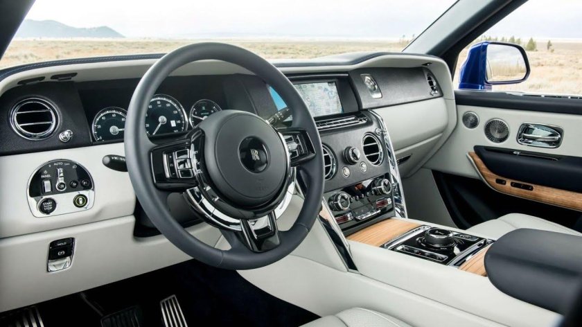 Rolls Royce Cullinan интерьер