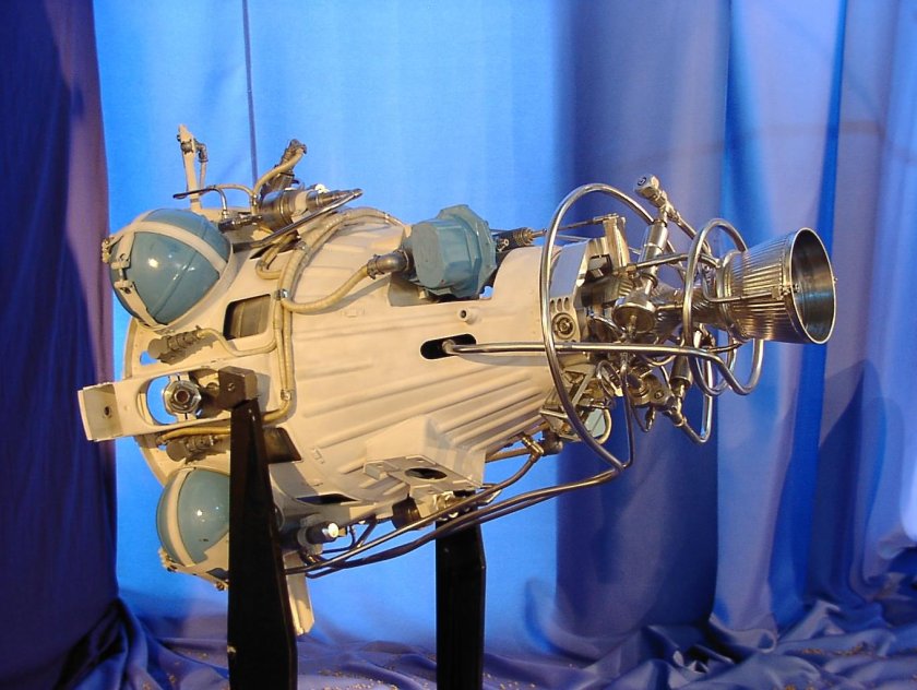 Двигатель космического корабля