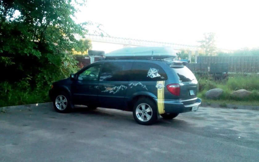 Додж Караван 4 поколения