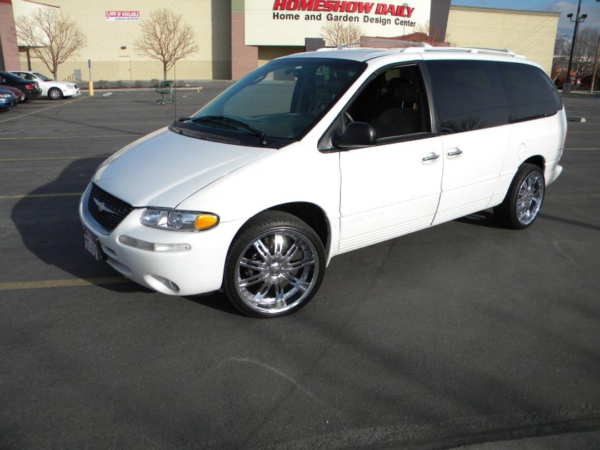 Крайслер Вояджер 3.3