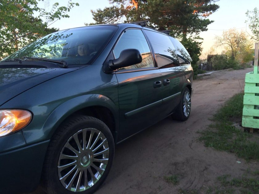 Dodge Caravan r18