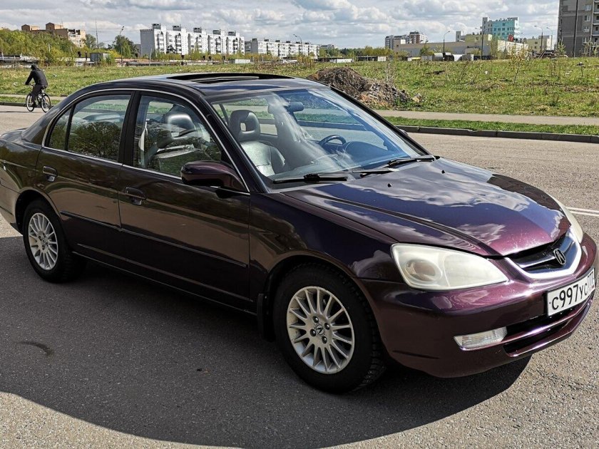 Акура седан 2000