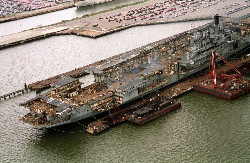 Контейнеровоз авианосец