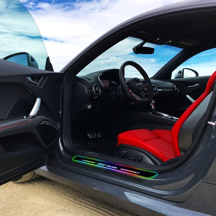 Ауди а5 с открытой дверью