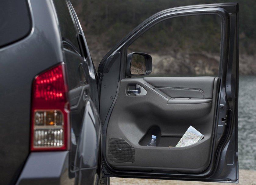 Дверь на Nissan Pathfinder