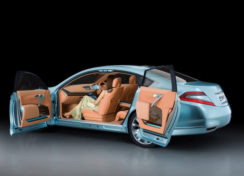 Автомобиль с открытыми дверями