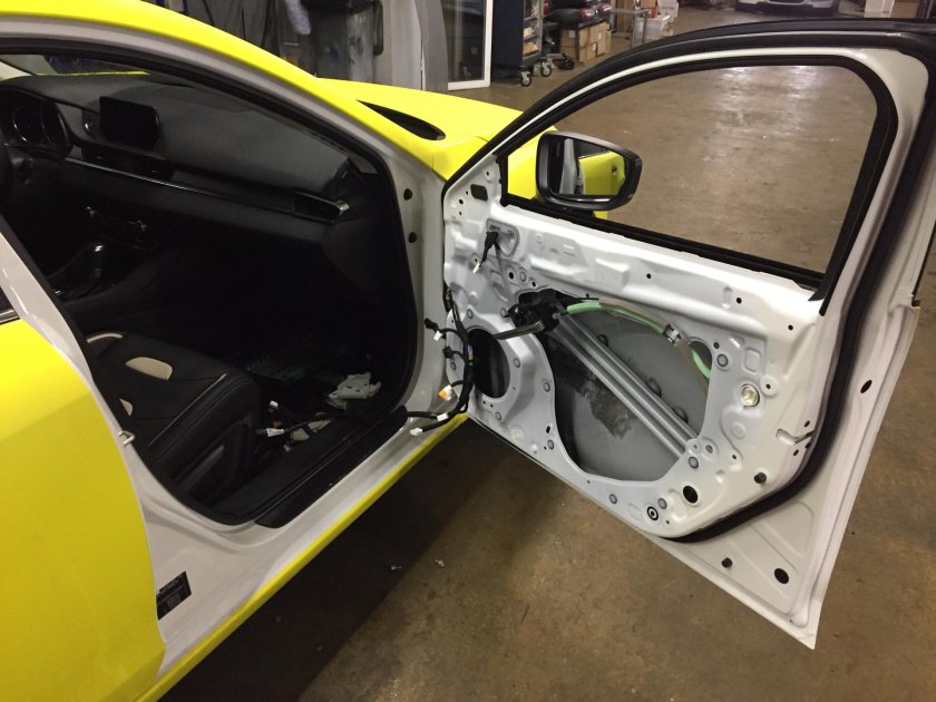 Дверной проем автомобиля