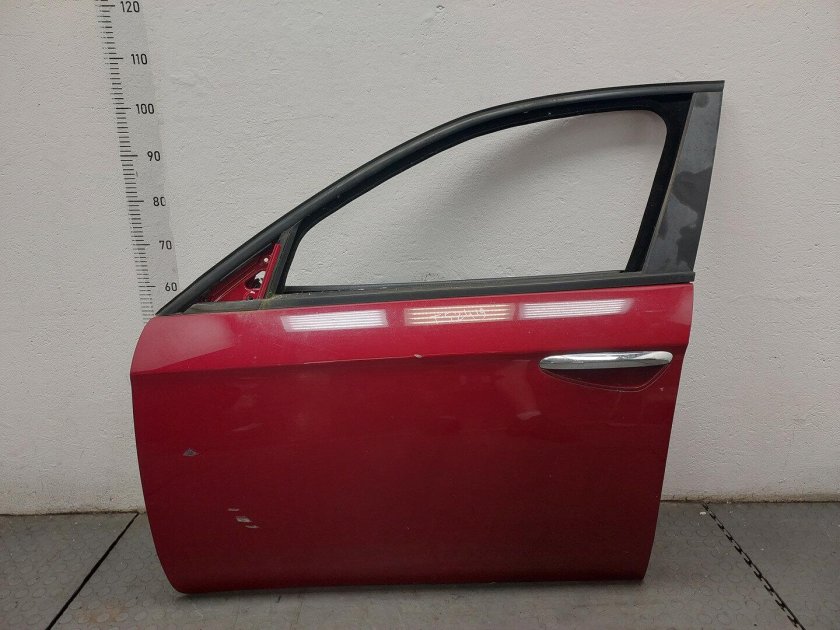 Левая передняя дверь