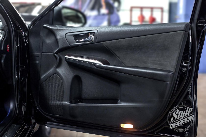 Дверь автомобиля