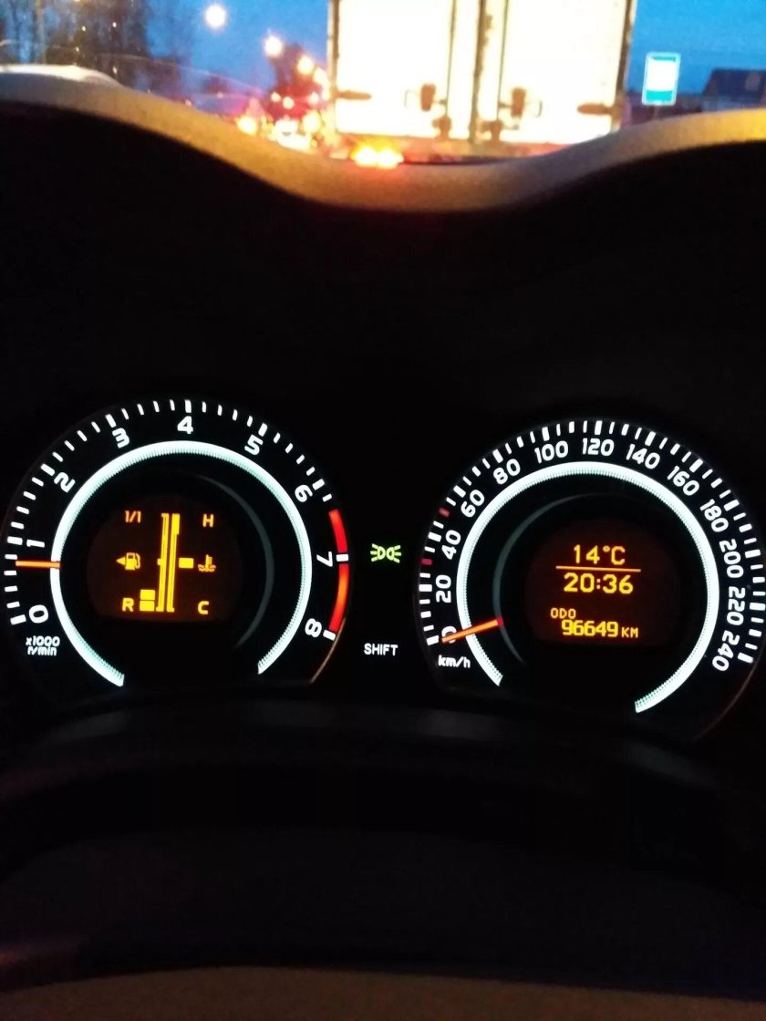 Приборная панель Тойота Королла 2007