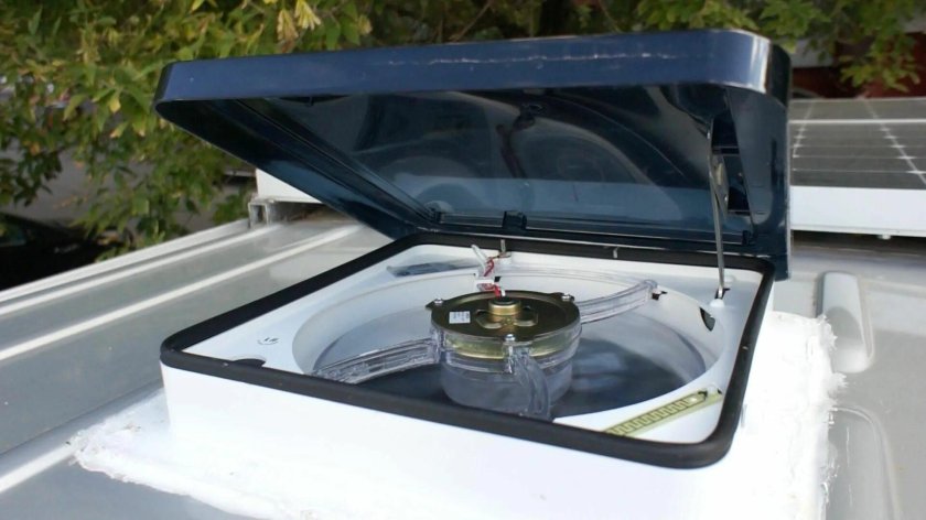 Вентиляционный люк в автодом