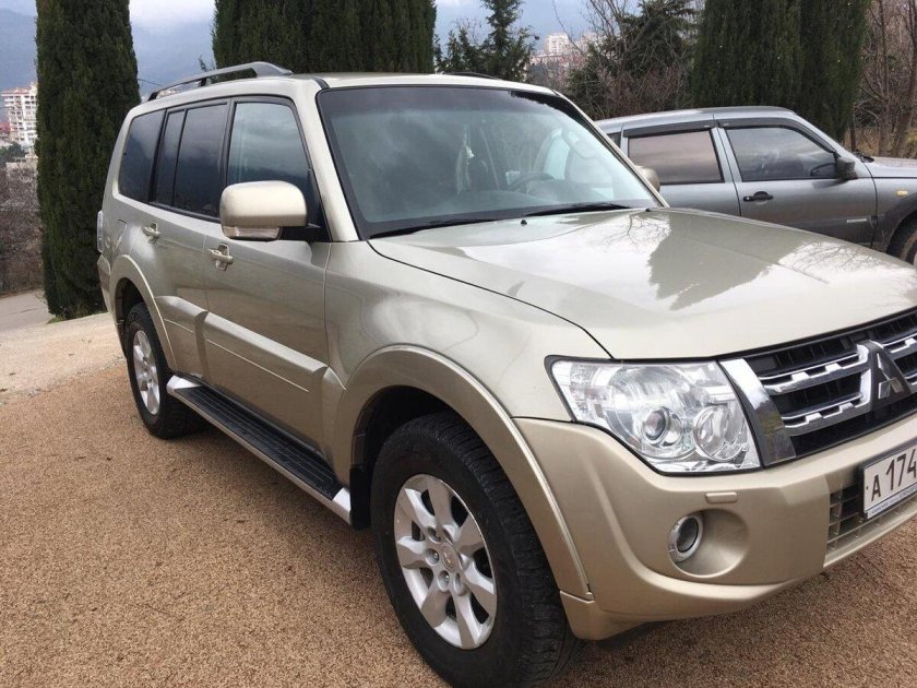Митсубиси Паджеро 4 золотистый