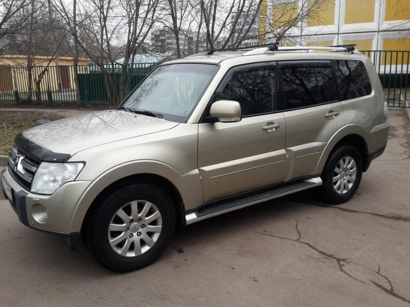 Митсубиси Паджеро 2008 золотистый