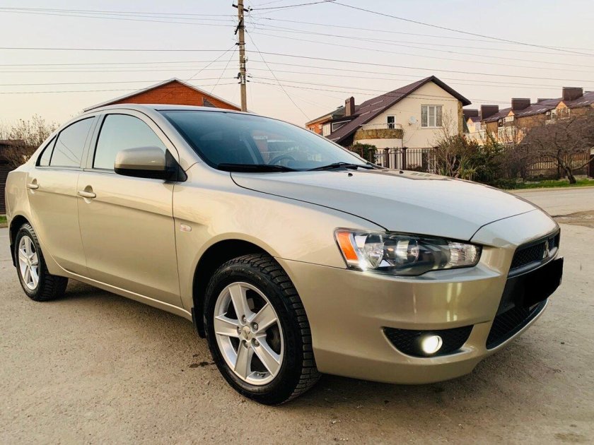 Lancer 10 золотистый