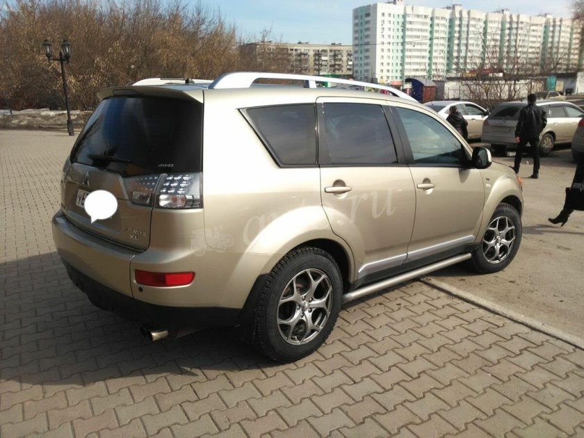 Митсубиси Аутлендер 2008 золотистый