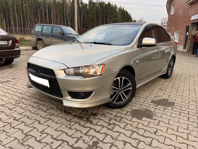 Lancer 10 золотистый