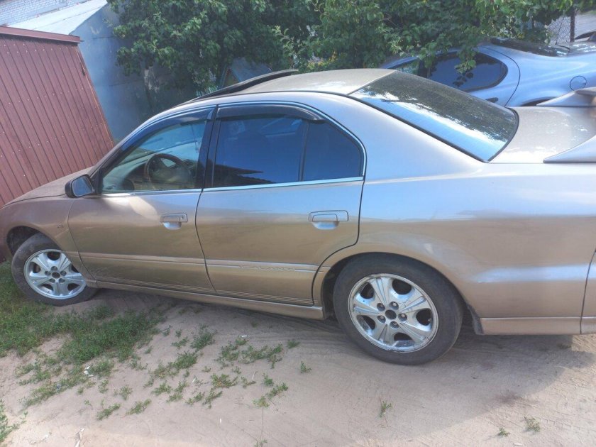 Ниссан 1996 седан
