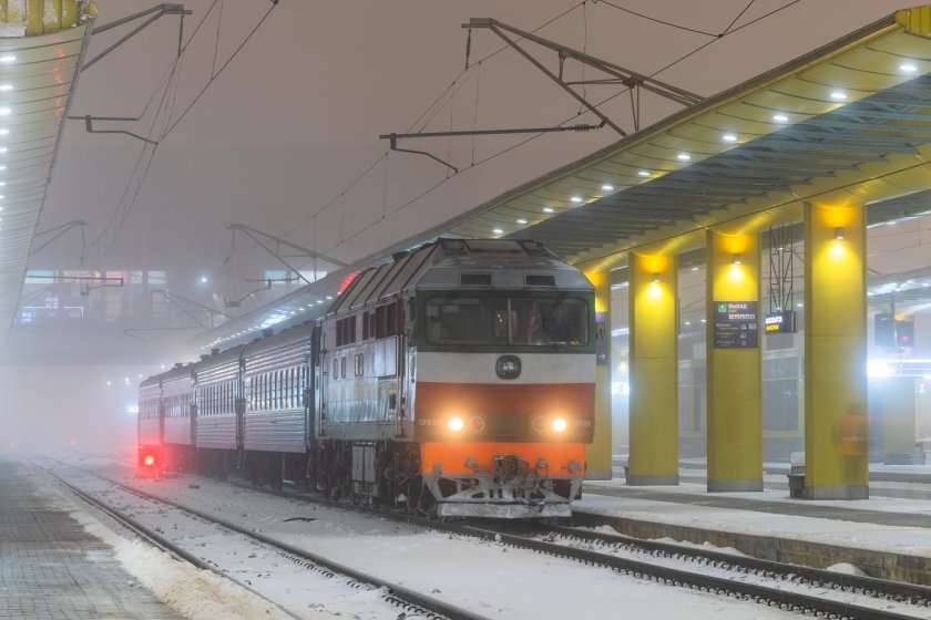 Пригородный поезд