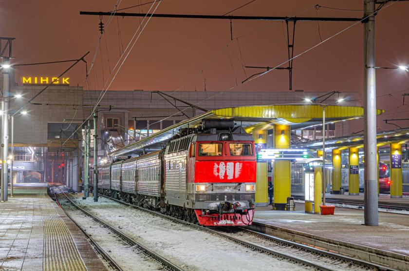 Пригородный поезд