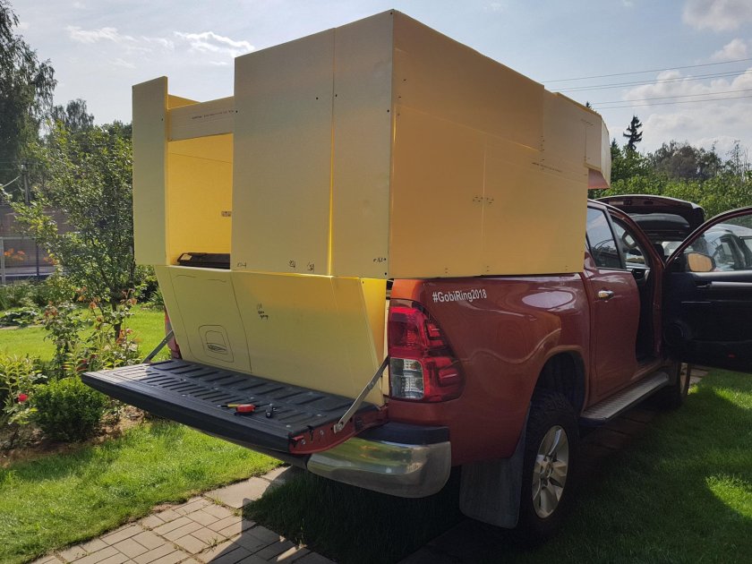 Тойота Хайлюкс кемпер