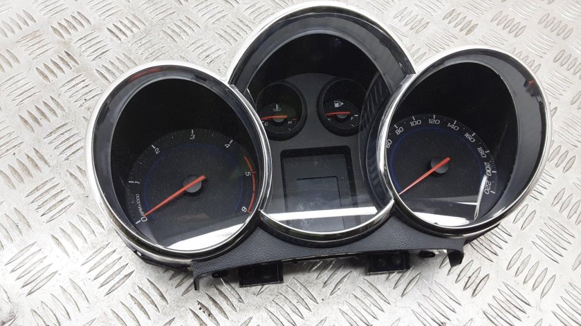 Панель приборов Chevrolet Cruze 1