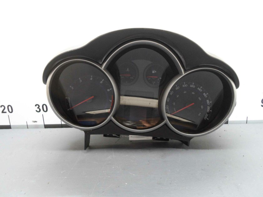 Щиток приборов Шевроле Круз 1.8