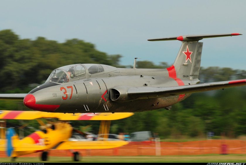 Aero l-29 Delfin