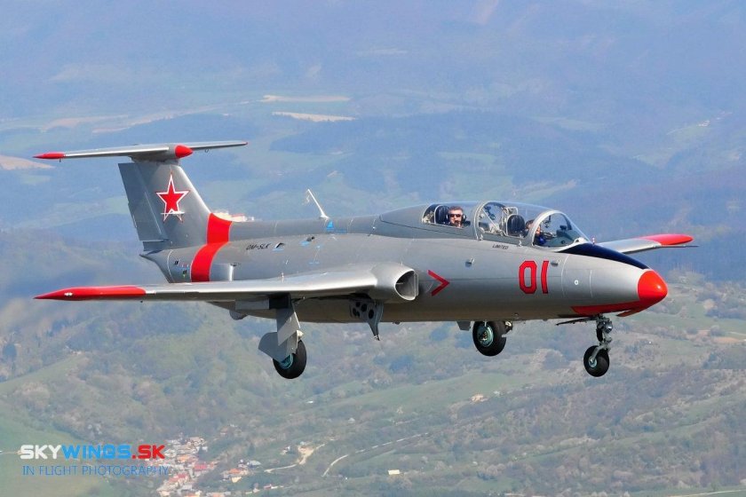 Учебный реактивный самолёт