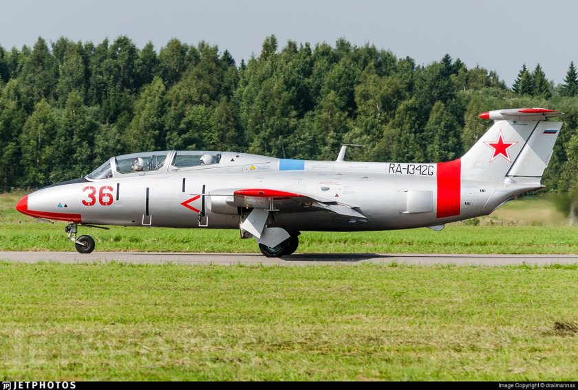 Самолет Aero l-29 Delfin
