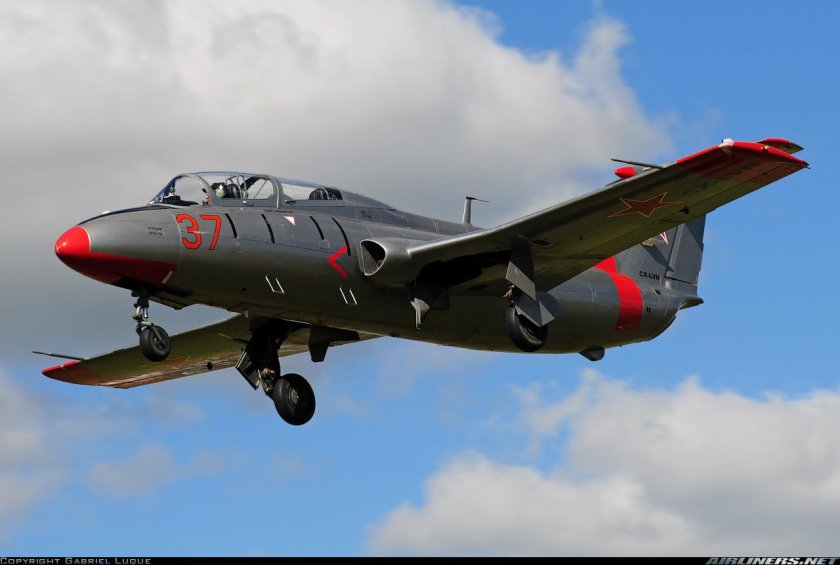 Л-29 Дельфин