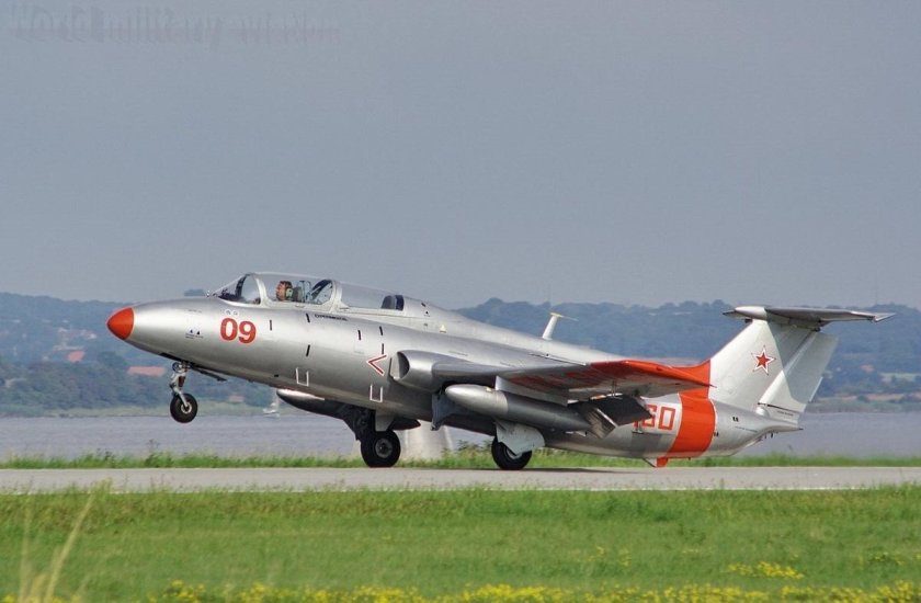 Aero l-29 Delfin