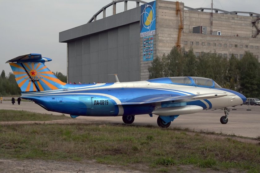Самолет Aero l-29 Delfin