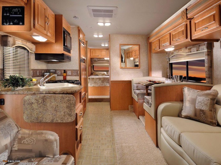 Автодом с альковом