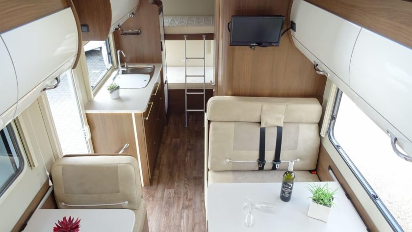 Альковный автодом Burstner a532aktive