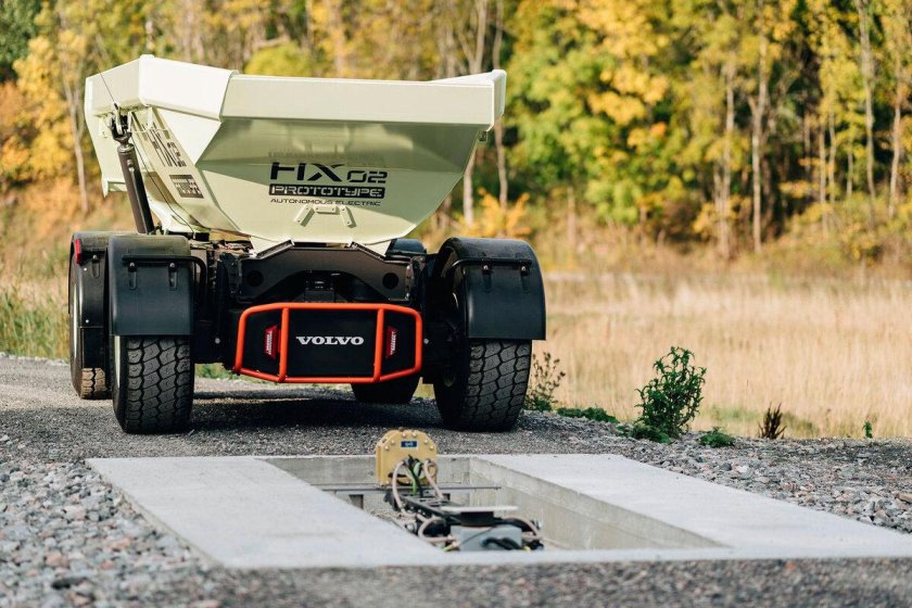 Беспилотный самосвал Вольво