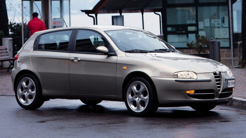 Альфа Ромео хэтчбек 2000