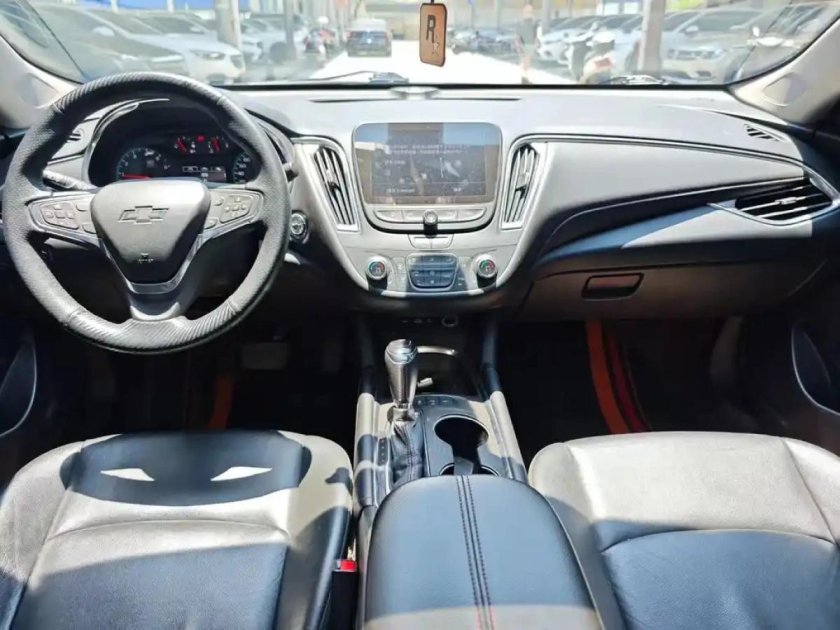 Шевроле малибу 2023 салон